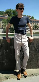 Level Up Your Casual Style Dark Tee Tuck In A Light Suit Pant Without Belt Or The Opposite Augmentez D Un Cran Vo Light Suit Tailor Made Shirts Suit Pant