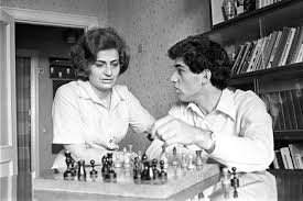 Garry kasparov talks to us chess girls group about the queen's gambit. Klara Shagenovna Kasparova 1937 2020 Schach Ticker