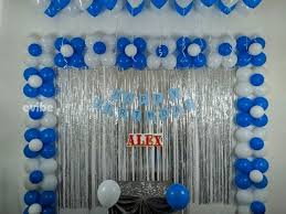 We are here to make a precious day into a remarkable memory. Blue White Balloon Decoration With Streamers For Birthday Party At Home Birthday Simple Balloon Decorations In Chennai Evibe In