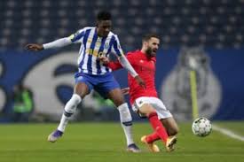 Fcp), mais conhecido como fc porto ou simplesmente porto, é um clube multidesportivo português sedeado na cidade do porto. Fc Porto E Benfica Empatam E Fica Tudo Na Mesma Na Frente Cronica De Jogo Publico