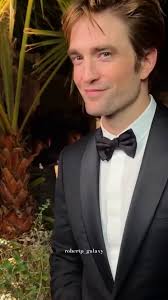 Sometimes just when I say hello the right way, I'm like, 'Whoa, I'm so  cool. @robertpattinson427 💙