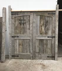 Sliding barn doors are a great way to add rustic appeal to your home without having to rip open and reframe your walls. Puertas De Granero Vintage Novocom Top