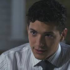 Wann kommt die pretty little liars staffel 5 auf netflix raus? Pretty Little Liars Verschiedene Schauspieler Eine Person Jason Schule Liebe Sex
