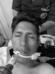 MÉDICOS RESIDENTES SE GRADUARON, YA SON ESPECIALISTAS “La primera promoción  de EmergentologÍa esta conformada por dos doctoras” 22Feb.2018LP/HC.-Bajo  la mirada atenta y ansiosa de sus familiares, profesores y jefes de  enseñanza de