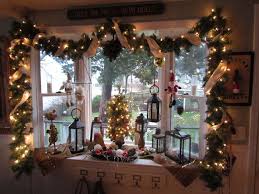 Christmas Garland Jpg 650 488 Pixels Christmas Window Decorations Christmas Garland Christmas Hanging Decorations