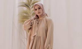 Entah itu desain logo, baju, jas ataupun desain lainnya. 10 Gambar Gamis Coklat Susu Cocok Dengan Jilbab Warna Apa Jejakpiknik Com