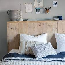 diy deco avec planche de bois en 2021 tete de lit bois plancher bois lit bois