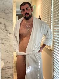 Digital influencer Bruno Baba pelado e com o pênis marcando na roupa |  Todos Famosos Nus