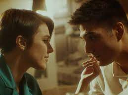 Ο γιώργος κωνσταντίνου (αθήνα, 26 οκτωβρίου 1934) είναι έλληνας ηθοποιός, σεναριογράφος και σκηνοθέτης της τηλεόρασης και του κινηματογράφου καθώς και συγγραφέας θεατρικών κειμένων. Giwrgos Kakosaios Katia Tarampanko Miloyn Gia Th Synergasia Toys Exoyme Mia Pollh Omorfh Sxesh