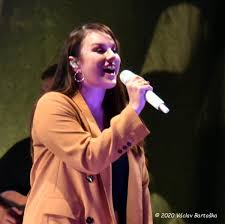 Check out ewa farna's current and previous haircuts: Kulturni Zarizeni Hankuv Dum Hlavni Ewa Farna Malo Se Zname Tour 2020