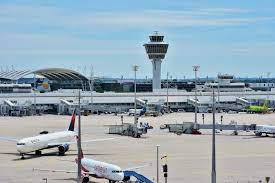 Der flughafen münchen franz josef strauß ist der zweitgrößte deutsche flughafen, der siebtgrößte europas und ein wichtiges internationales drehkreuz. Munich Airport Webcams Live Airport Cams