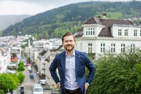 Sveinung rotevatn is a norwegian politician for the liberal party. Sveinung Rotevatn Venstre