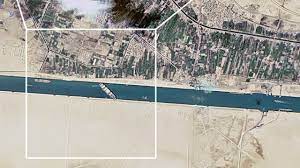 Inaugurado en 1869, el canal de suez es una vía acuática determinante, que conecta importantes rutas marítimas asiáticas con las europeas y por la que fluye alrededor del 10 % del comercio mundial. Lcpetwzlflcjrm