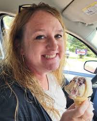 Laura Mann's Instagram, Twitter & Facebook