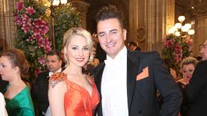 Moderatorin silvia schneider, die ex von sänger andreas gabalier, hat viel zu tun. Andreas Gabalier Verliebte Er Sich Hier In Seine Ex Silvia Promiflash De