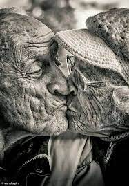 Island Of Silence Kissingposes Island Of Silence Cute Old Couples Old Couples Old Couple Photography