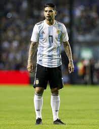 Inter milan's argentinian midfielder ever banega challenges napoli's guinean midfielder amadou diawara during the italian serie a football match. Ever Banega Photos Photos Argentina Vs Haiti International Friendly Argentina Photo Haiti