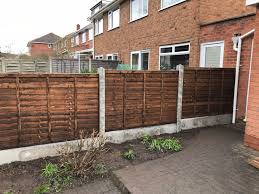 Masonry, vinyl, wood or vegetative fences offer different advantages and disadvantages, so the privacy fence that's right for you depends on your needs, budget and time. Concrete Post And Timber Panel Fencing Hodges Lawrence Ltd