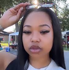 Mona Honore's Instagram, Twitter & Facebook