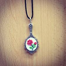 Kanavice Isi Gul Motifli Kolye Www Goblenhome Com Www Goblenhome Net Boncuk Kanavice Takimi Elde Nakis