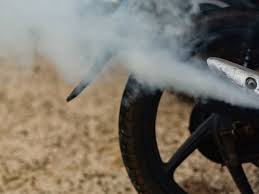 Cara mengatasinya yaitu degan membersihkan knalpot kita dari kerak atau zat apapun yang beresiko akan mengeluarkan asap hitam. Cara Mengatasi Motor Metik Kluar Asap Hitam Knalpot Motor Ngebul Asap Hitam Atau Putih Beberapa Caranya Adalah Seperti Berikut Masker