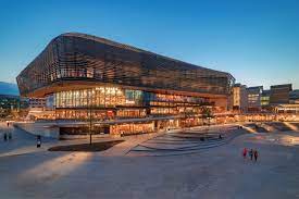 Southampton is a port city on england's south east coast. Southampton A City Of Opportunity Ocean Outdoor