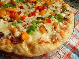 تتنوع أطباق البيتزا الشهية ومن المطبخ الإيطالي العريق اخترنا لك من مطبخ طبق اليوم بالصور طبق مبتكر وجديد من أطباق بيتز pizza food vegetable pizza