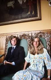 Prince Ernst August Of Hanover And His First Wife Chantal Hochuli The Couple Married In 1981 Had Two Sons Ernst Augus Monaco Royal Family Hanover Royal Video