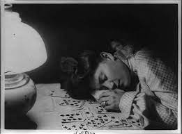 22 Fantastic Vintage Photos Of People Taking Naps Funny Vintage Photos Photo Old Photos