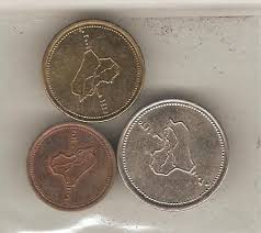 صدك وين راحت عملتنه المعدنية وليش نتعامل وية الربع وكأنه نحسبة بدون قيمة يمكن كل الدول بعدهم يتعاملون بالعملة Islamic Art Calligraphy Islamic Art Coins