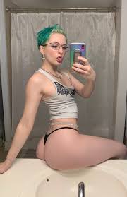 Sylva 💚⛓️ on X: Didnt think that vid would lēäk 😭 but its on my 0f now  🤷🏻‍♀️ with @waifubey & @alicebeyx 🫶 t.coc0nUA8TqrT  X