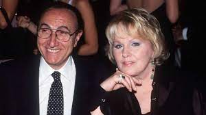 A spiegare cosa ha portato pippo baudo e katia ricciarelli alla rottura nel 2004 è stata proprio lei in un'intervista a quotidiano nazionale: Pippo Baudo E Katia Ricciarelli Il Lungo Amore Il Matrimonio E La Separazione Dopo Anni Torna Il Sereno