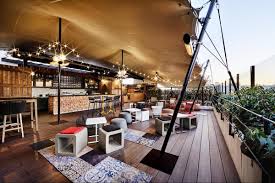 Proche de lâ€™opã©ra et de la bourse, le petit bonaparte vous reã§oit dans un intã©rieur cossu au style romantique. Rooftop Paris Les Meilleurs Rooftops A Paris