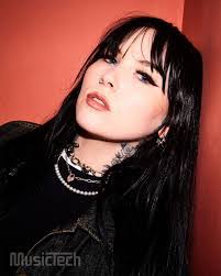 Grace Paris's Instagram, Twitter & Facebook