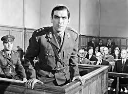 Είναι απόφοιτος της σχολής κινηματογράφου λυκούργου σταυράκου (συγκεκριμένα του τμήματος ηθοποιών και σκηνοθετών. Kwstas Kazakos Biografia San Shmera Gr