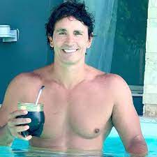 He began his career in 1996 with the role of rollo in the television series gino. Sebastian Estevanez Home Facebook