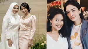 Ini merupakan pernikahan kedua ikke setelah ia gagal mempertahankan pernikahan pertamanya 14 tahun lalu. Ikke Nurjanah Nikah Lagi Lepas Status Janda Dapat Ucapan Selamat Dari Ririn Ini Sosok Suami Ikke Halaman All Tribun Solo