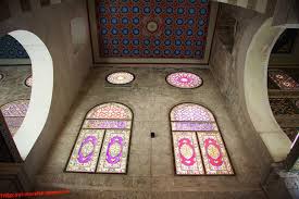 Its spacious interior, divided by columns into seven aisles, allows room for more than 4000 muslims to prostrate themselves on the carpeted floor during worship. Architecture Interior Of Al Aqsa Mosque In Jerusalem Flickr
