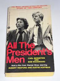 Film, odağına ülkesini baskıyla kontrol eden bir diktatörü ve onun lüks içerisinde yaşayan, bütün olup bitenlere seyirci kalan ailesini alıyor. All The Presidents Man Film With Robert Redford And Dustin Hoffman Amazon De Carl Bernstein Bob Woodward Bucher