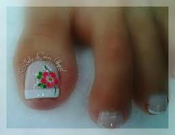 Pies de niña con uñas de los pies pintadas de blanco en el raspador del pie. 490 Ideas De Pies Exclusivos Arte De Unas De Pies Disenos De Unas Pies Unas De Los Pies Bonitas