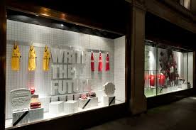 Nike Retail Interior Dressing Room 2010 Arsenal F C Vs Manchester United F C By Millington Associates Retail Interior Nike Retail Retail Windows