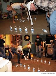 A Game To Get Everyone Laughing Random Overload Karnevalsspiele Geburtstagsparty Spiele Und Familienspieleabend