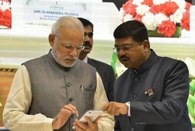 Dharmendra Pradhan thanks PM Modi for launching 'Transparent Taxation' |  India News Diary