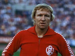 Kopfballungeheuer — horst hrubesch spielerinformationen geburtstag 17. Der Kicker Countdown 41 Hrubesch Und Der Club Stellen Zweitliga Rekorde Auf Kicker