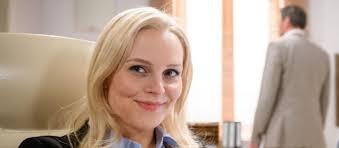 Tempesta d'Amore, anticipazioni al 21 agosto: Annabelle cercherà di sedurre Paul. 