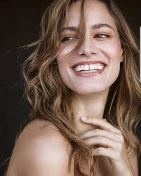 ewinmawquez “Good hair makes us smile” #spokeandweal @spokeandweal  #texturedhair #texturelayers #cutbylindsayvictoria color by @dell.miller