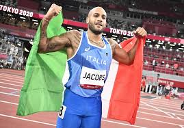 Cerimonia di premiazione 100 m farfalla femminili; Gm9bkzty0nce7m