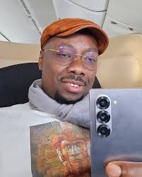 The 3 circles that make every memory crystal clear! Know your worth,  maintain your steeze! The Samsung way💪 @samsung_nigeria #samsungicon