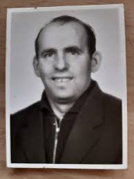 My 98 years old WWII Veteran Dad, Pat Campbell, the oldest living  grandchild of Frank Kundinger and Anna Wallner, standing to the right of  his father Joe Campbell and his sister Roseanne