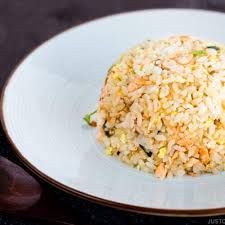 A delicious thai recipe made with fried eggs and dash of garlic. Salmon Fried Rice é®­ãƒãƒ£ãƒ¼ãƒãƒ³ Just One Cookbook